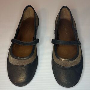 Talbott’s Women’s Brown Flats